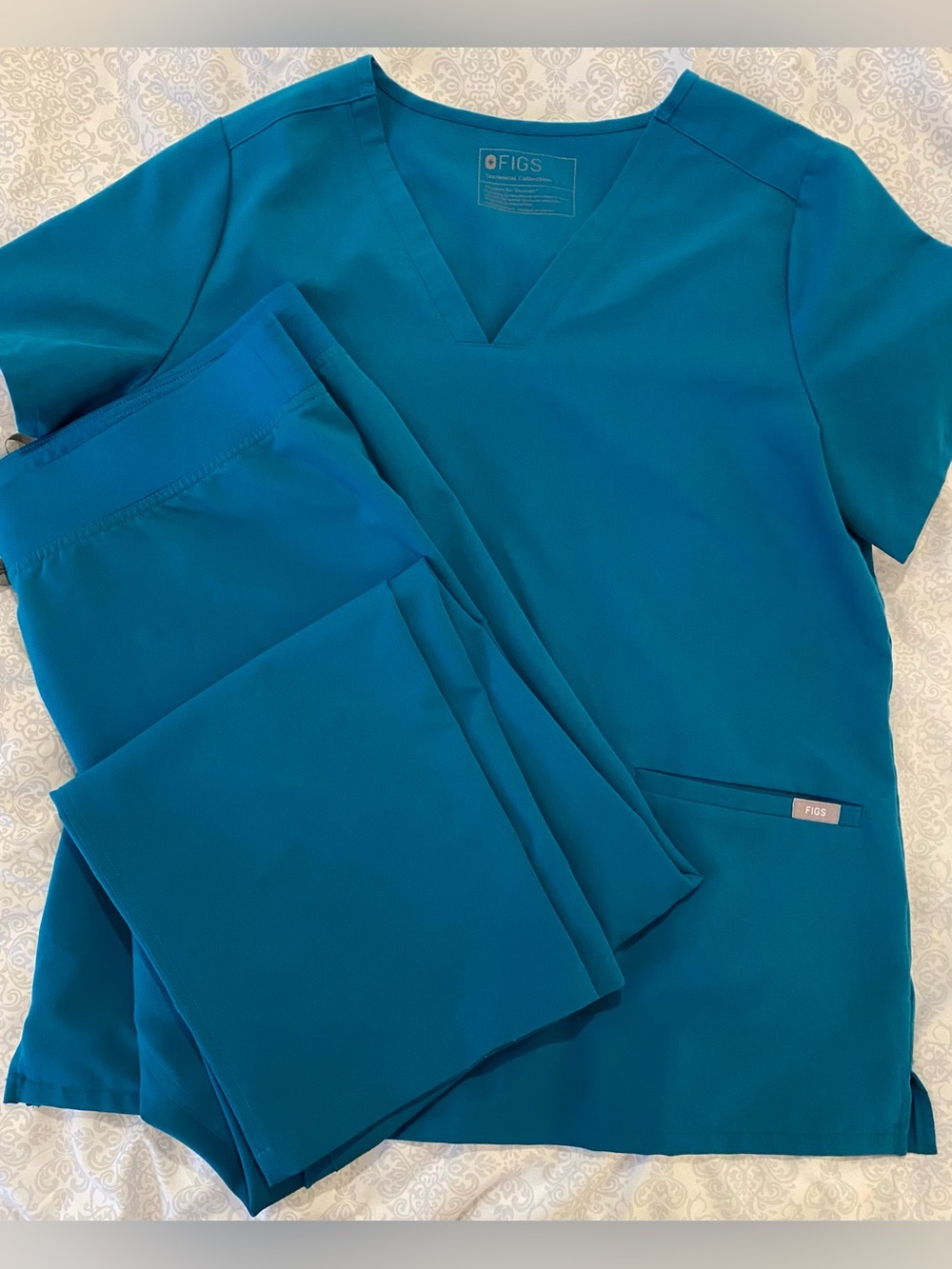 Figs Scrub set in Pacific Blue